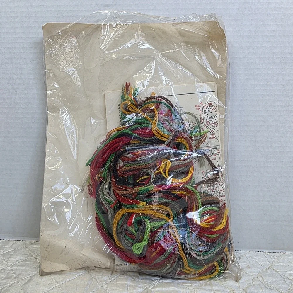 Vintage Christmas Cozy Hearth Embroidery Kit Wool Yarn Creative Circle #2300
